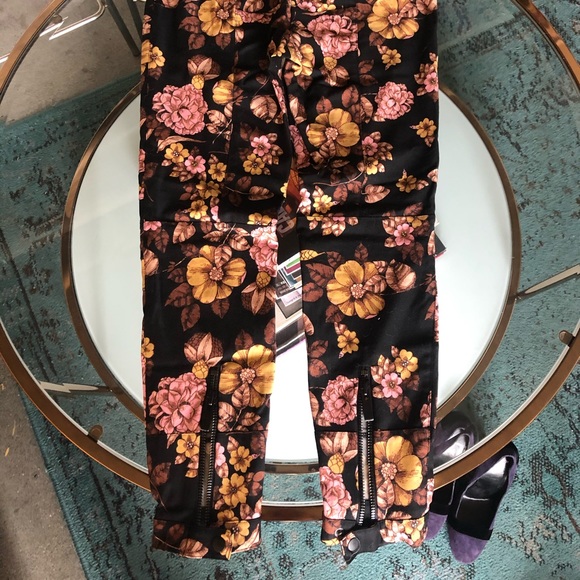 Elizabeth and James Floral Print Moto pants - Picture 7 of 7